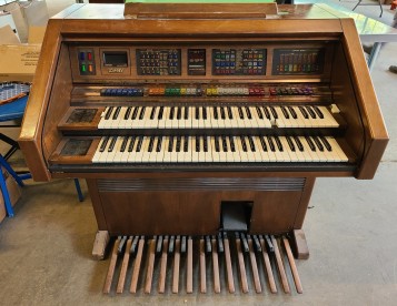 Lowrey Organ