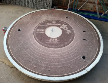 Spinning Turntable Stage - Sharpie for scale